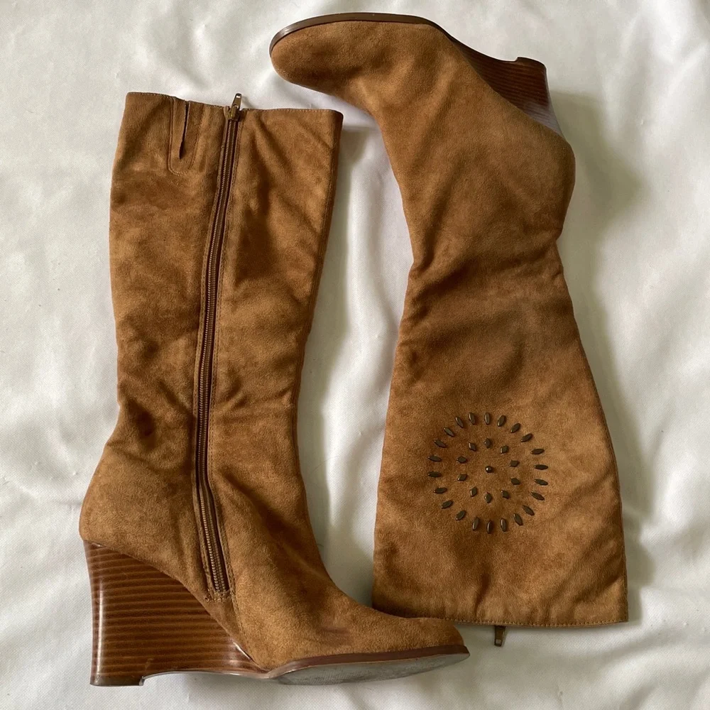 Fashionable Bakers Knee High Boots Brown Suede Wood Wedge Heels 8.5 B - Picture 10 of 12